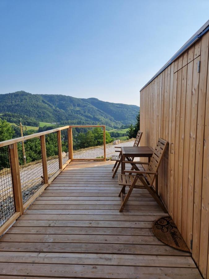 ホテル Golife Center Glamping Laze v Tuhinju エクステリア 写真