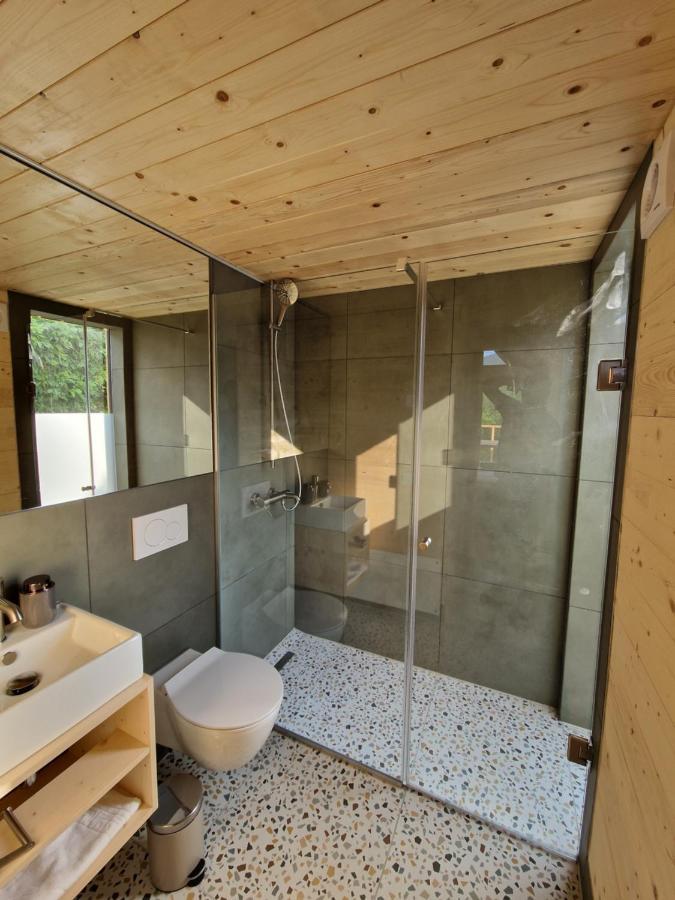 ホテル Golife Center Glamping Laze v Tuhinju エクステリア 写真