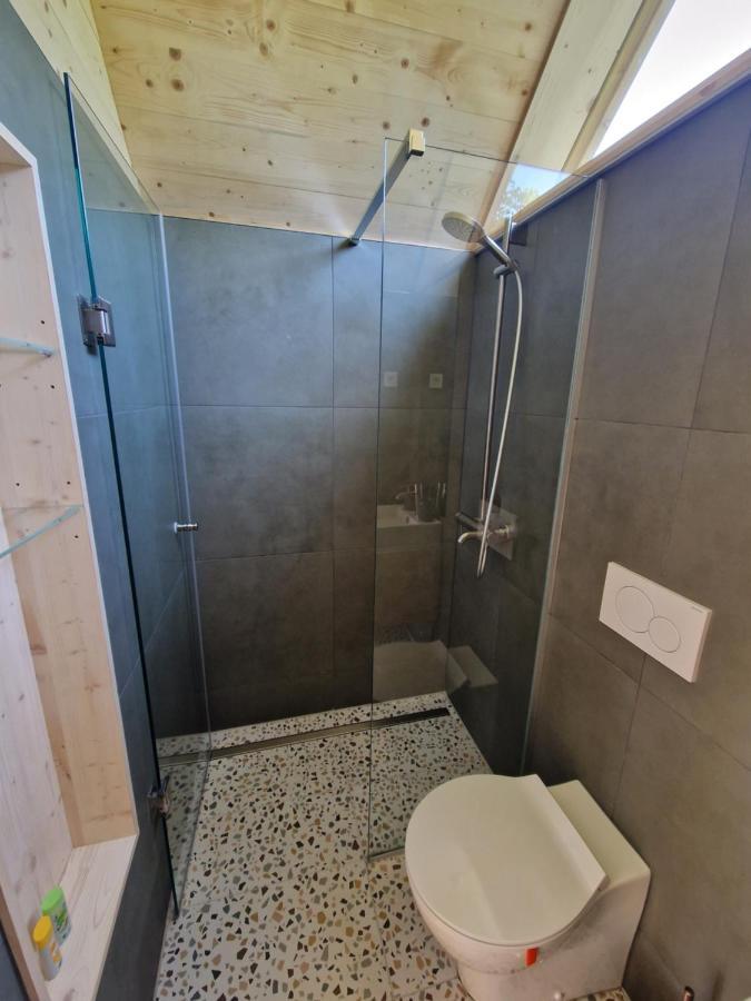 ホテル Golife Center Glamping Laze v Tuhinju エクステリア 写真