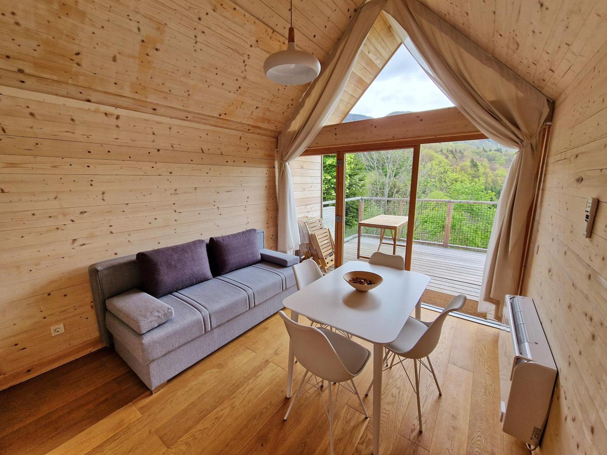ホテル Golife Center Glamping Laze v Tuhinju エクステリア 写真