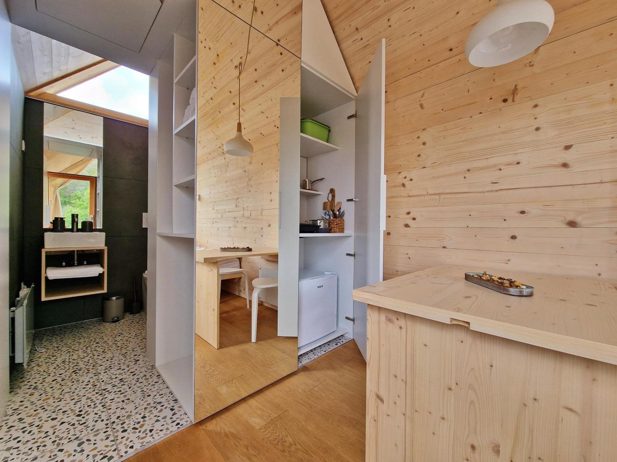 ホテル Golife Center Glamping Laze v Tuhinju エクステリア 写真