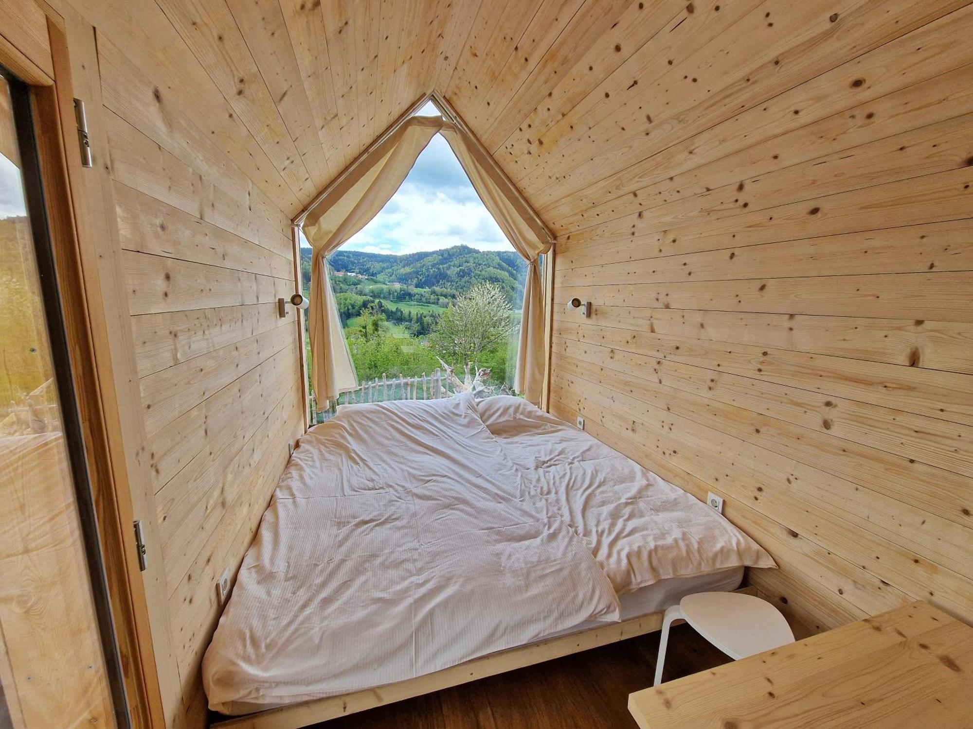 ホテル Golife Center Glamping Laze v Tuhinju エクステリア 写真