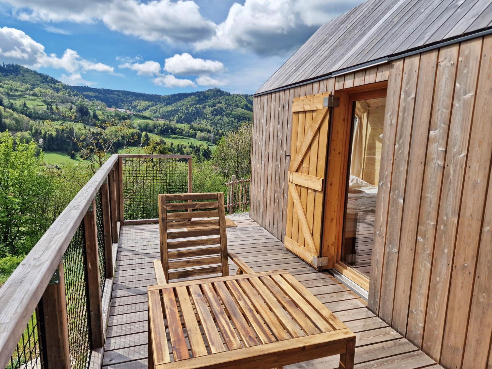 ホテル Golife Center Glamping Laze v Tuhinju エクステリア 写真