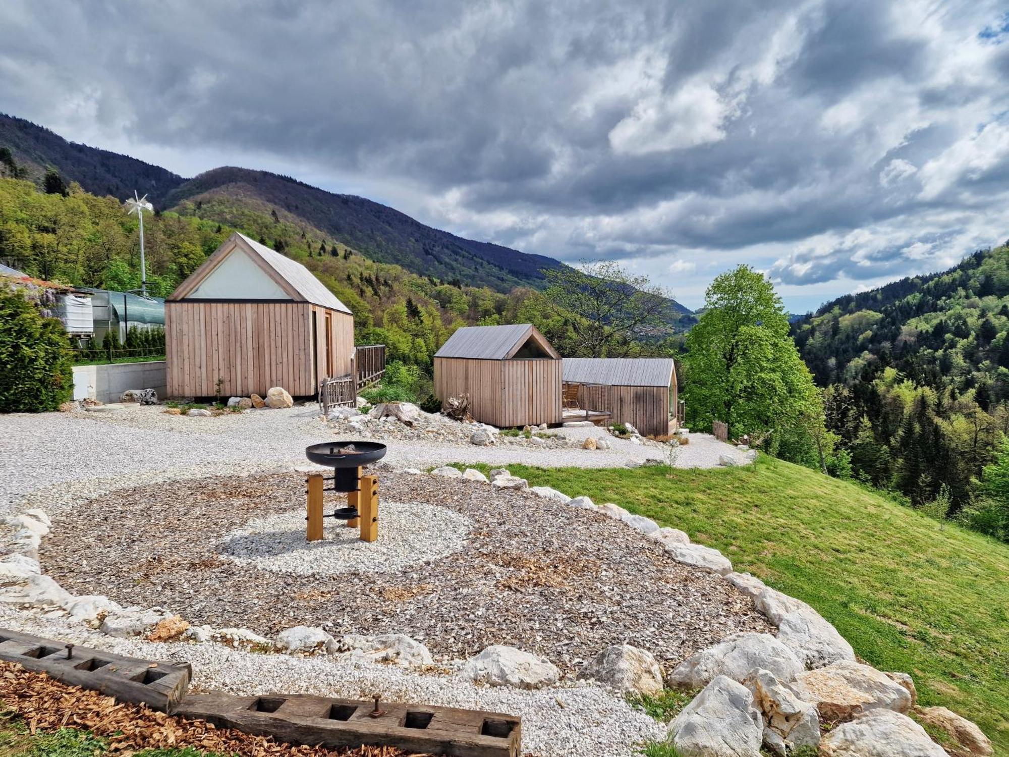 ホテル Golife Center Glamping Laze v Tuhinju エクステリア 写真